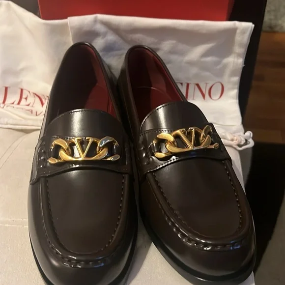 Valentino Garavani loafer - Perfect for the holiday season!✅